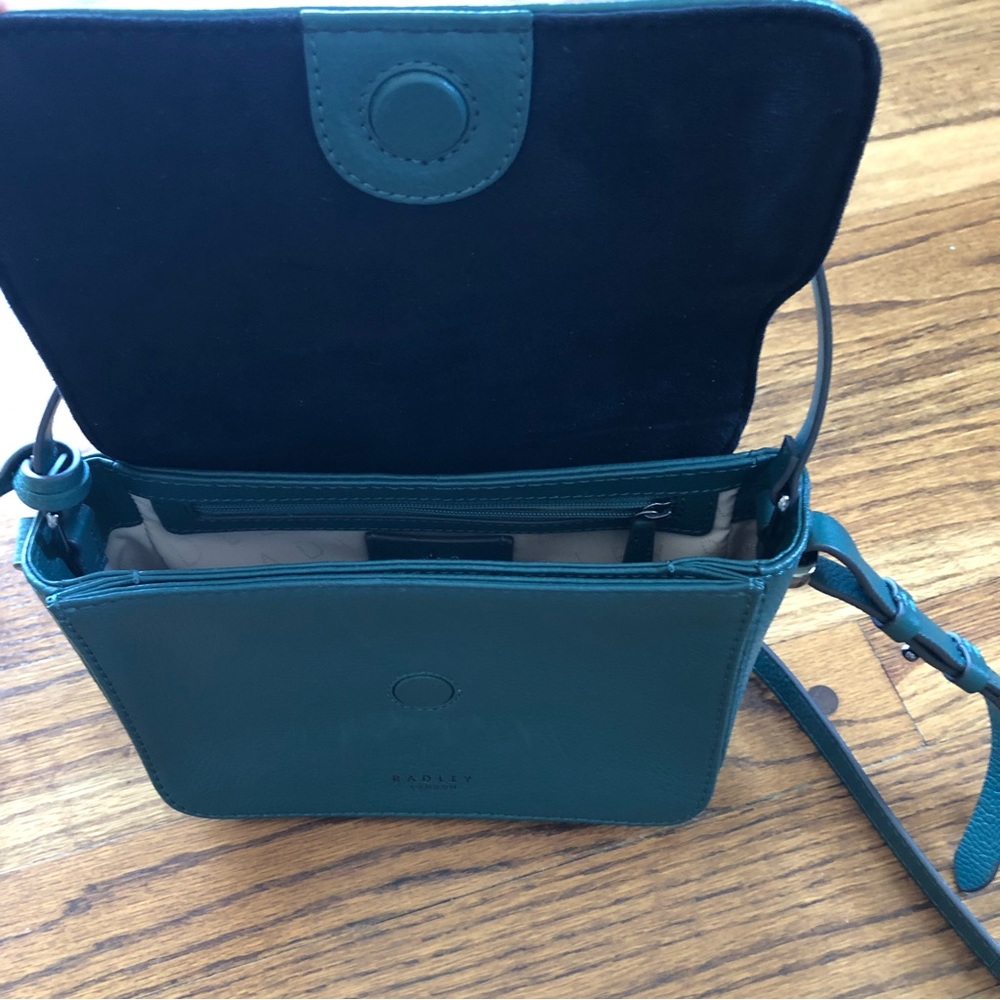 RADLEY LONDON
Agnes Street Small Leather Flapover Crossbody - Picture 6 of 7